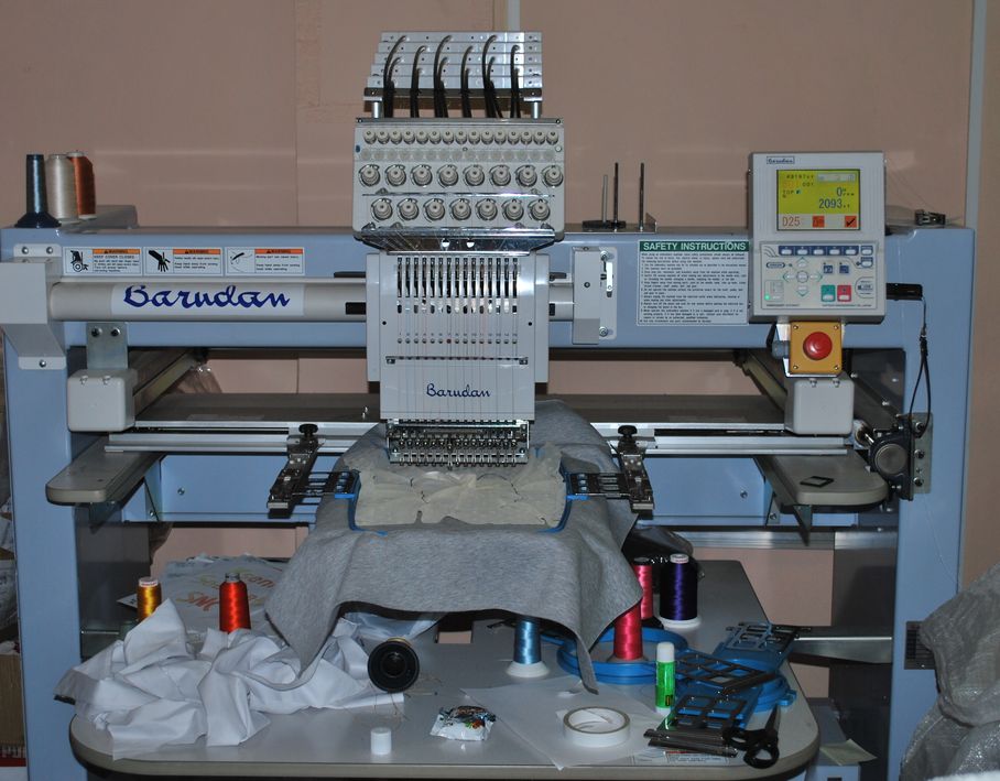 одноголовочная промышленная вышивальная машина barudan BEVT-S1501C 01